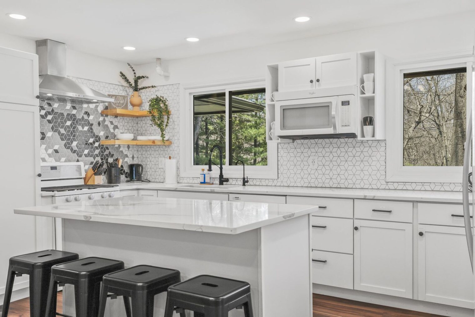 Building Photo - 5488 Fernwood Ln