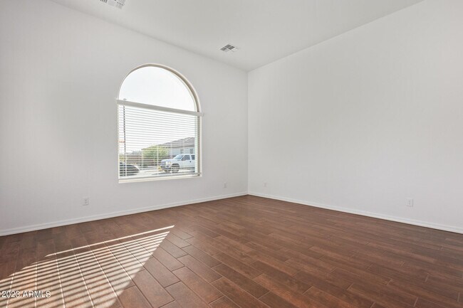 Building Photo - 14038 W Desert Hollow Dr