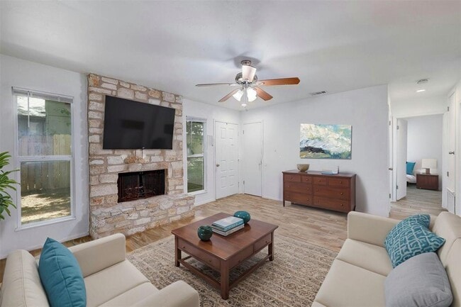 Building Photo - 703 Country Aire Dr