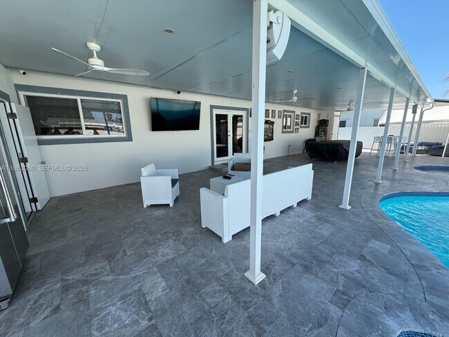 Building Photo - 9611 Jamaica Dr