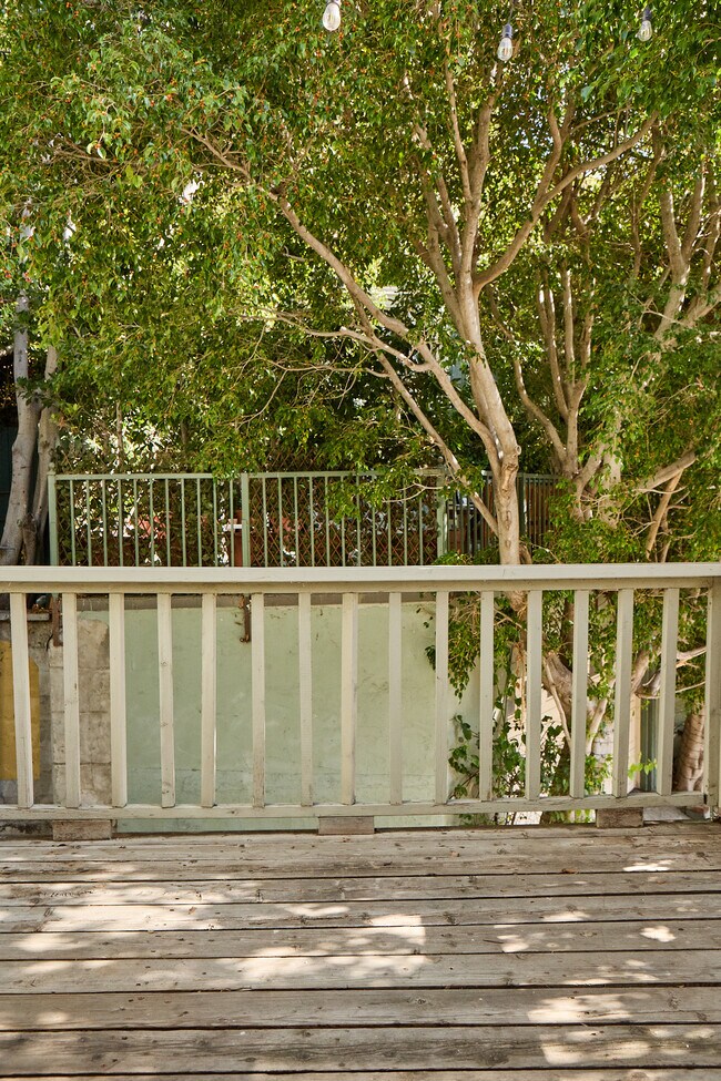 Building Photo - 6148 Glen Holly St