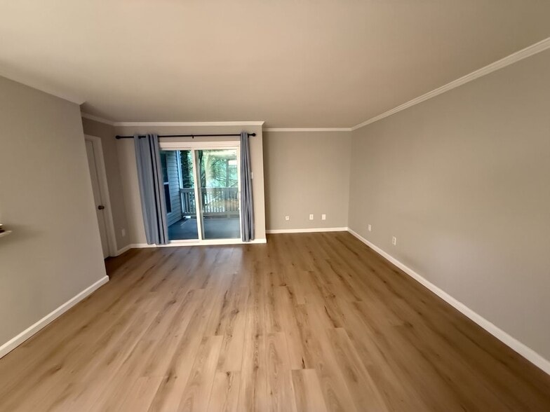 Building Photo - 1501 Lincoln Way