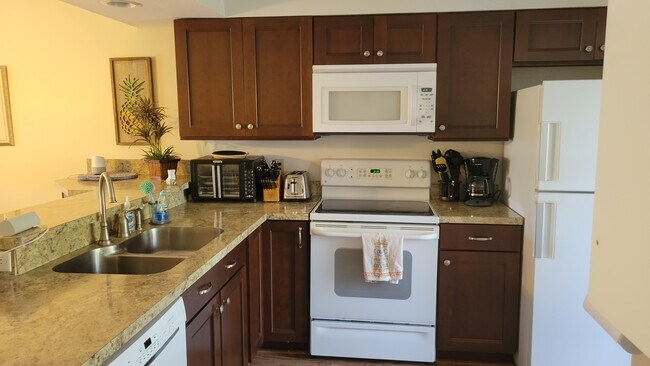 Building Photo - 202 Pinebrook Dr