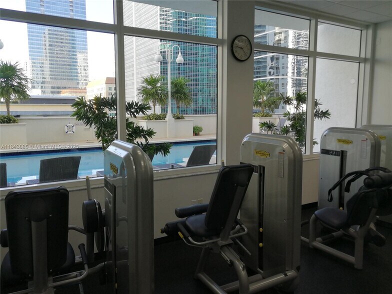 Building Photo - 1200 Brickell Bay Dr
