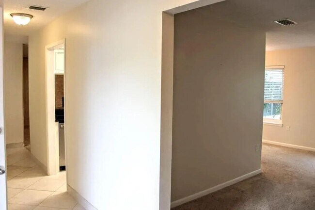 Building Photo - Charming Corner Lot Home In Destin!