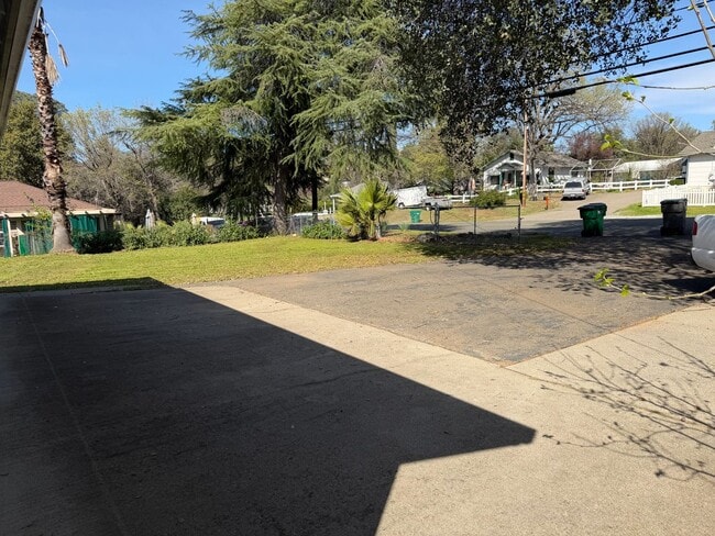 Building Photo - 3 bedroom home in Shasta Lake City