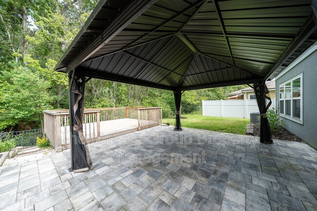 Building Photo - 7814 Meadow Walk Ln