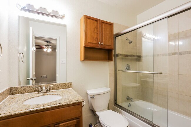 Building Photo - 5907 Willow Crest Dr