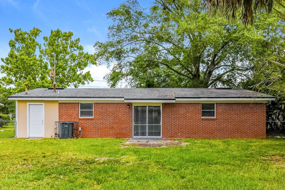 Building Photo - 5038 Locksley Ave