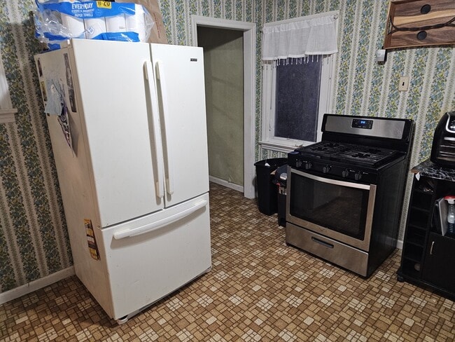 Building Photo - 1656 Hamburg Tpke