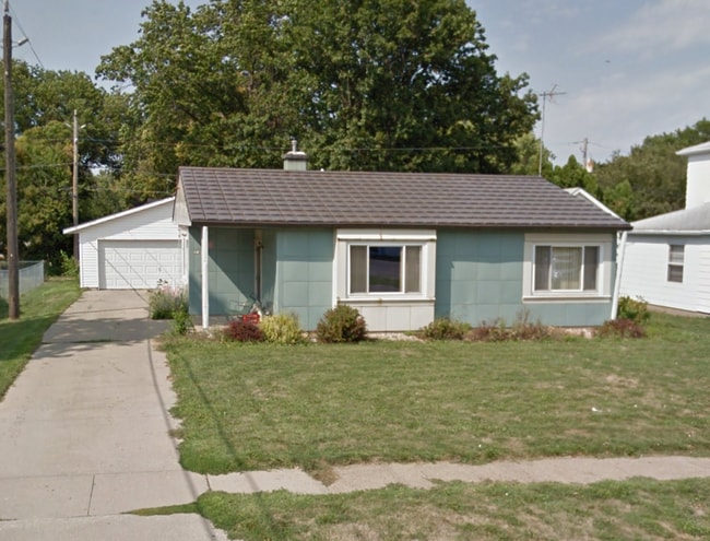 Primary Photo - 2 bedroom, 1 bath house