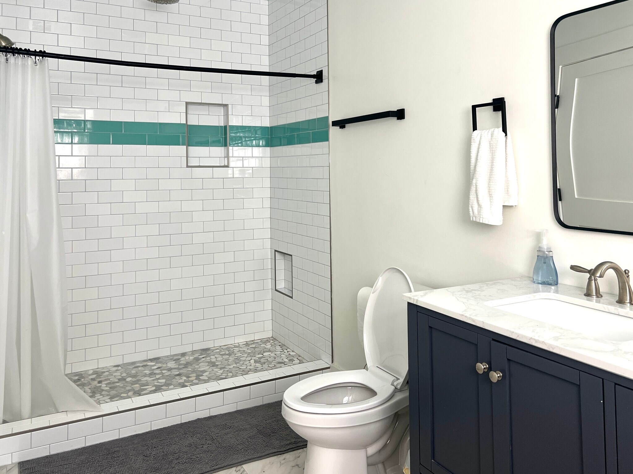 Building Photo - 201 Lovell Ave