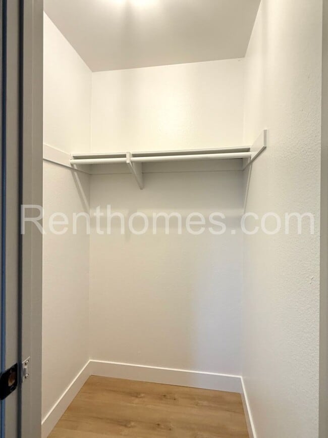 Building Photo - 9342 Twin Mountain Cir
