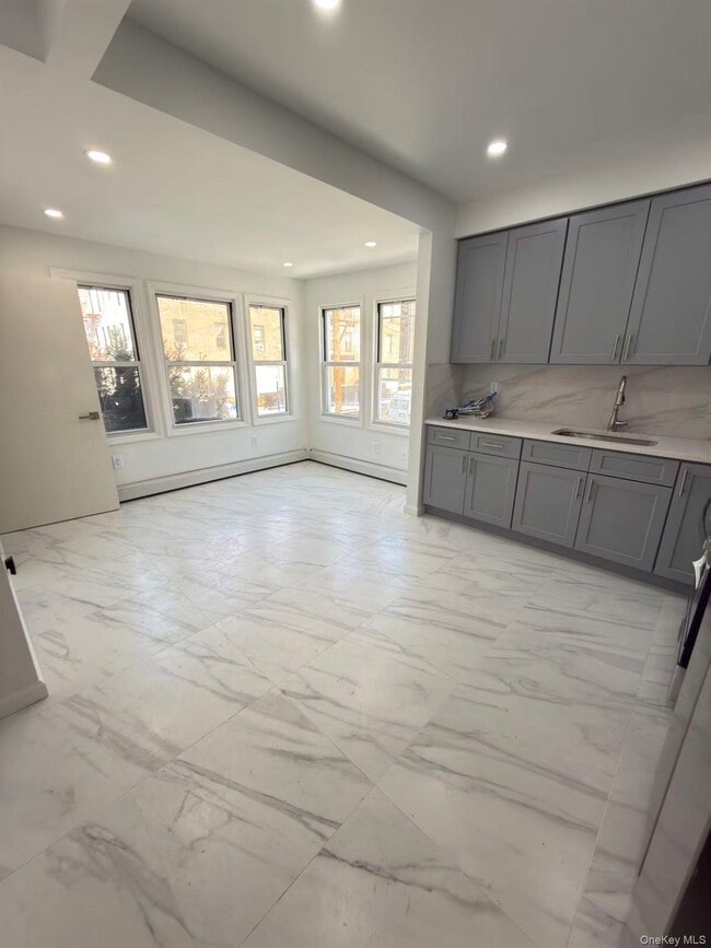 Building Photo - 41-46 Hampton St