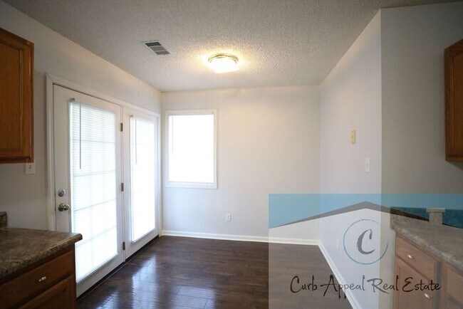 Building Photo - Spacious 3 bed/2 bath home - garage, deck, fenced back yard - includes yard care!!