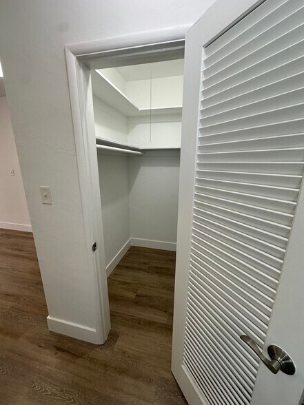 Building Photo - 13155 Emerald Dr