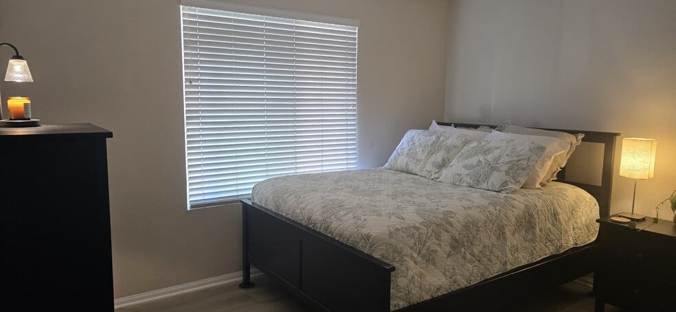 Building Photo - 395 Plaza Calimar