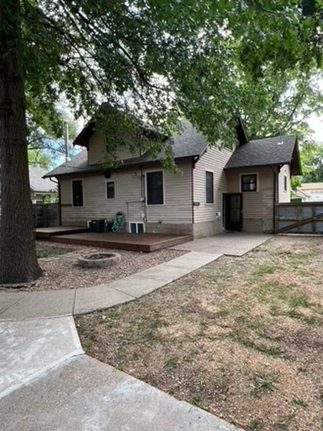 Building Photo - Discover Timeless Charm: Enchanting Historic Home in a Picturesque Small Town