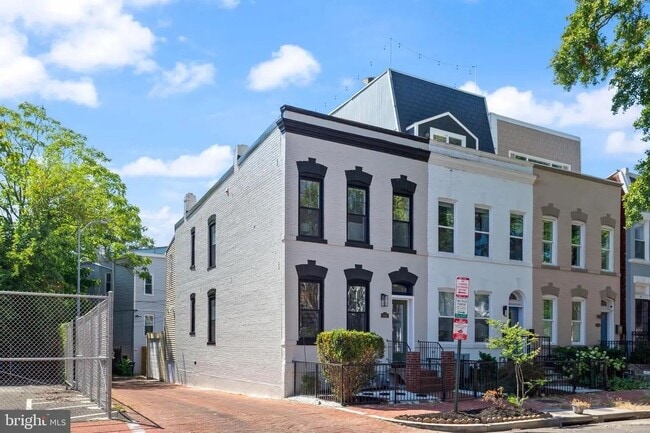 Building Photo - 116 Thomas St NW