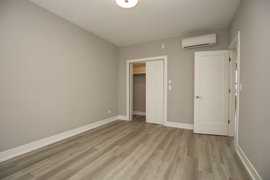 Building Photo - 3934 N Janssen Ave