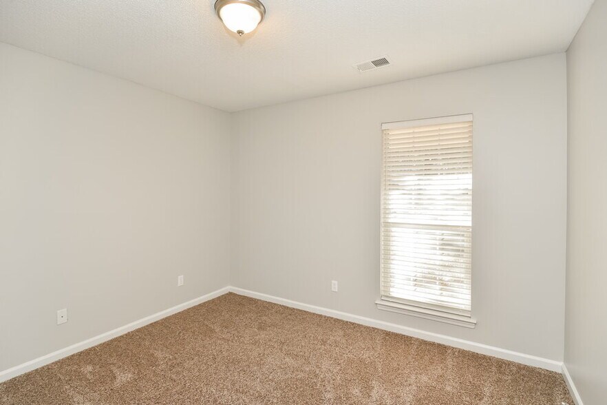 Building Photo - 5808 Shiloah Cove S