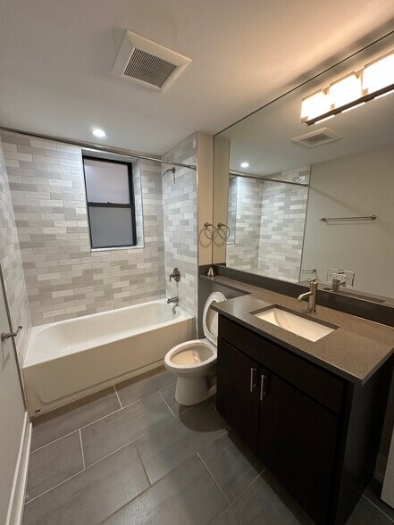 Building Photo - 918 Crain St