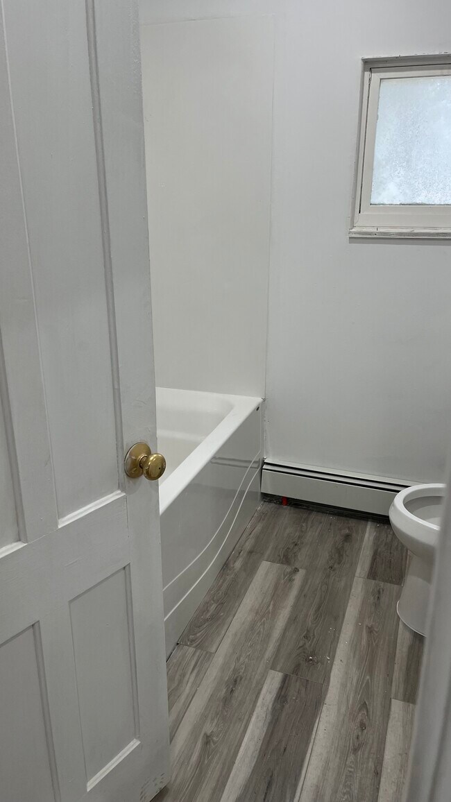 Building Photo - 257 Main St