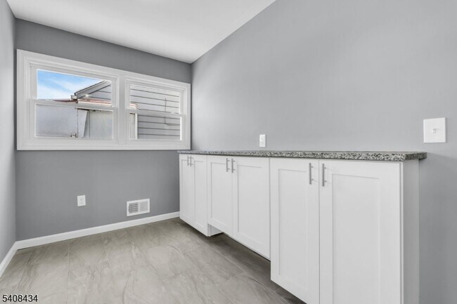 Building Photo - 417 Highland Pl