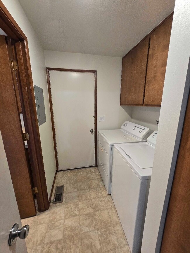 Building Photo - 1451 Cedar St