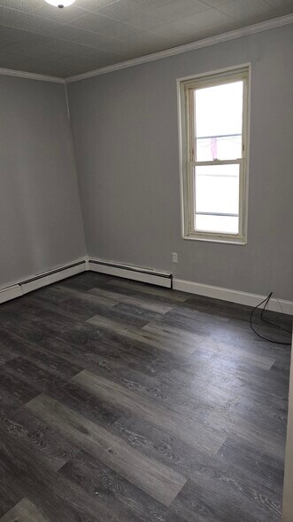 Building Photo - 1424 Lancaster Ave