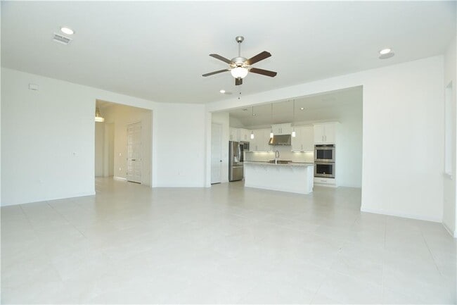 Building Photo - 413 Maialina Cove