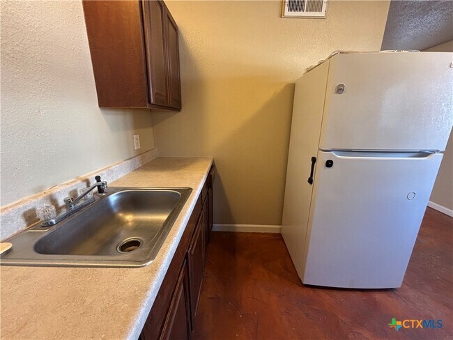 Building Photo - 915 S 15th St