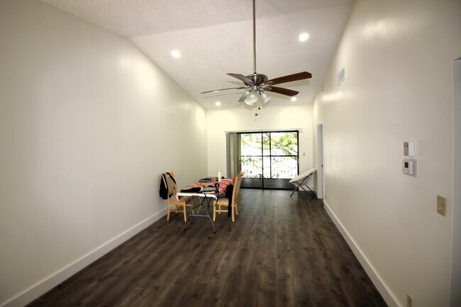 Building Photo - 2900 Olivewood Terrace