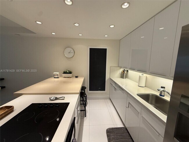 Building Photo - 161 Crandon Blvd