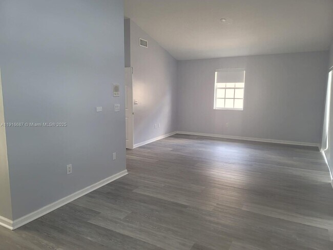 Building Photo - 14765 SW 132nd Pl