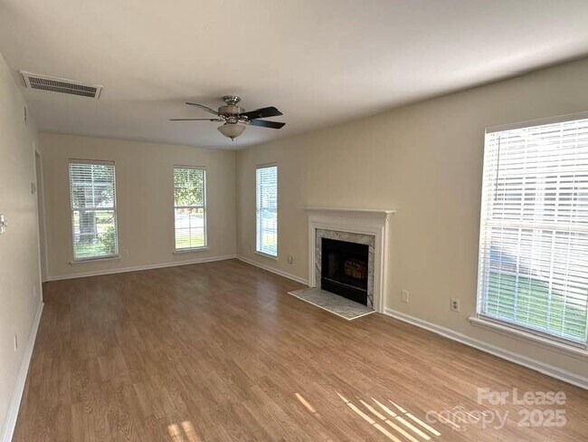 Building Photo - 9037 Castlebay Dr