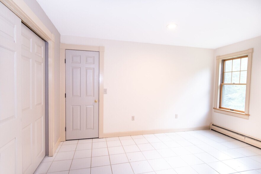 Building Photo - 477 Dunham Rd