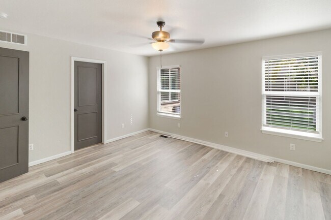 Building Photo - 2488 Sapphire St