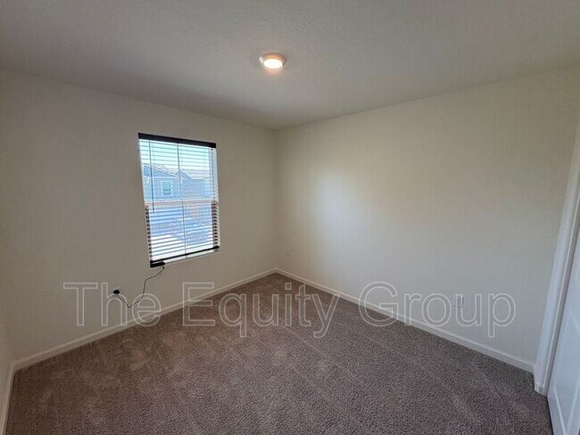 Building Photo - 1900 Oak Falls Ct