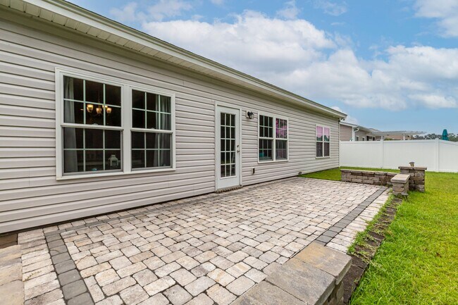 Building Photo - Spacious Home in Barons Bluff North