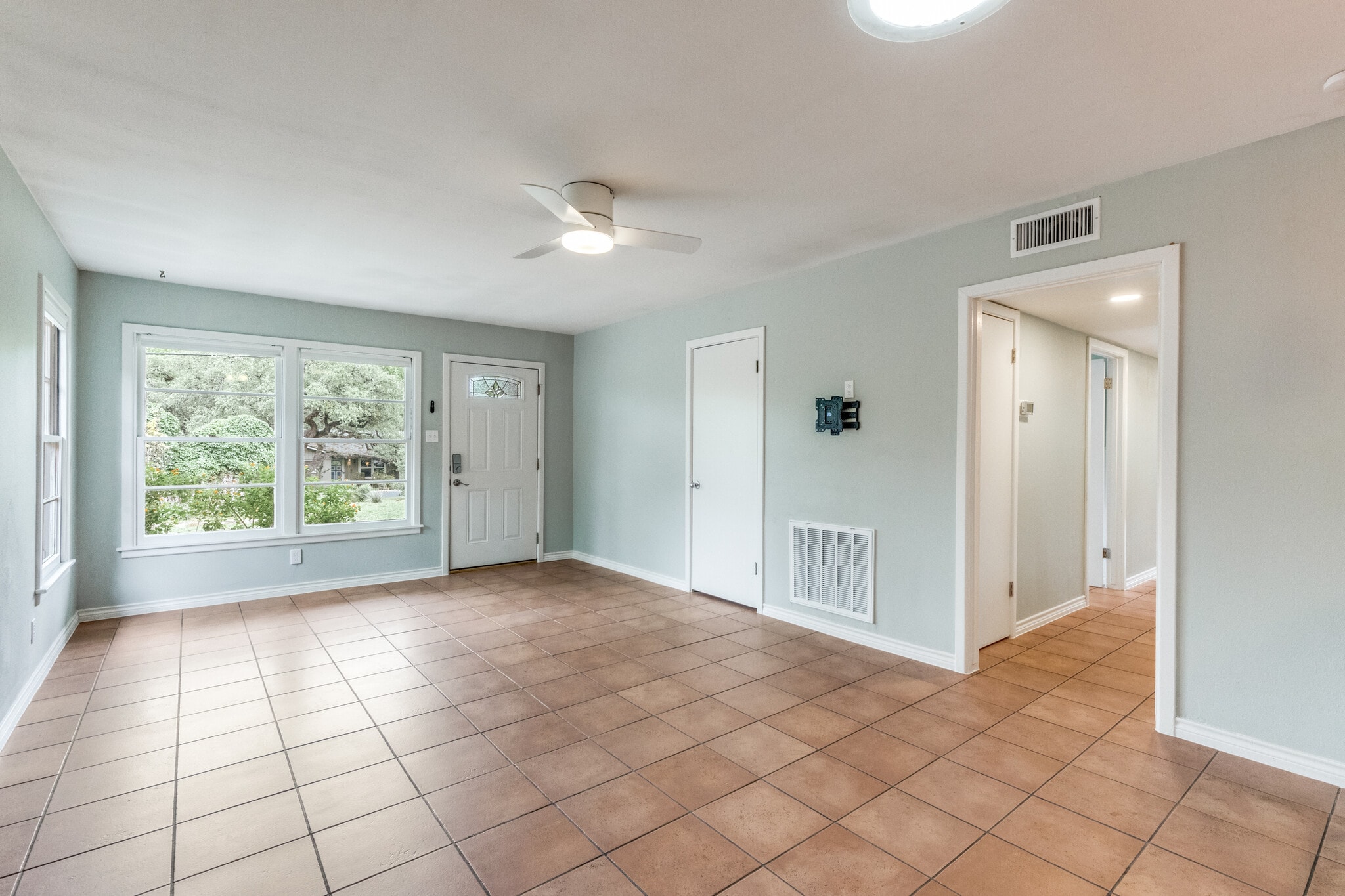 Building Photo - 11504 Oakwood Dr