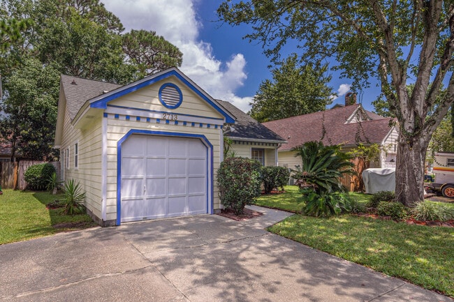 Building Photo - 2713 Willow Grove Ln