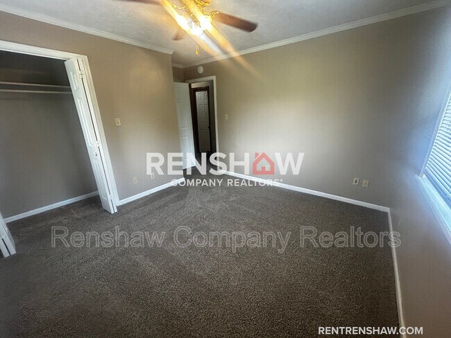 Building Photo - 10 Dawn Pl