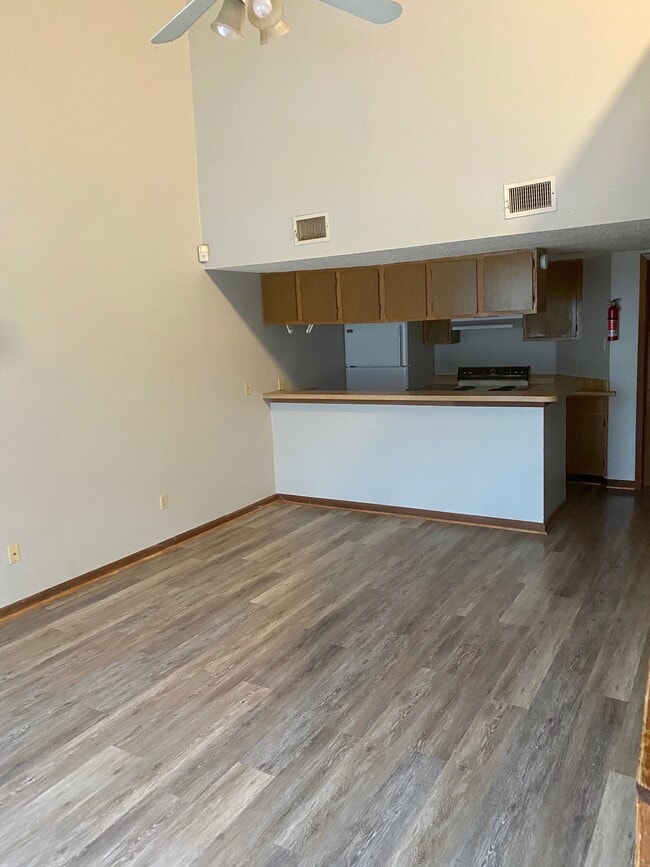 Building Photo - 405 Kennon Ln