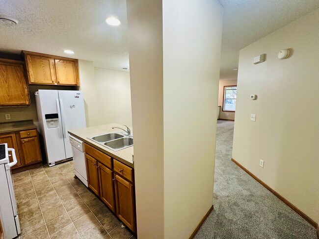 Building Photo - Updated Colonial 3 Bedroom Townhome with N...