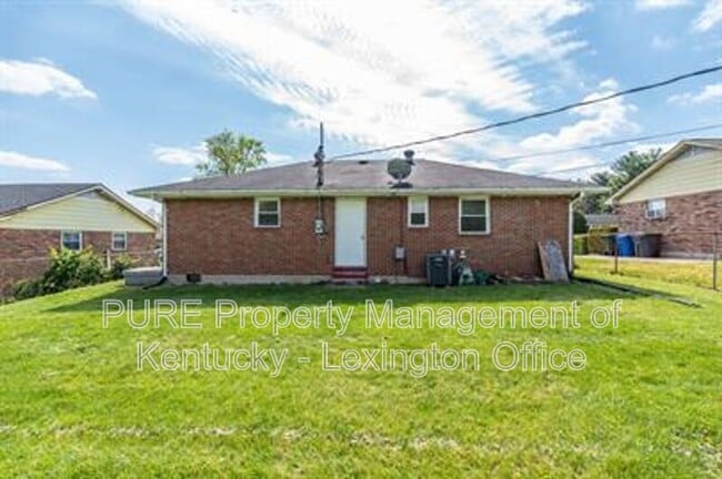 Building Photo - 633 Carver Rd
