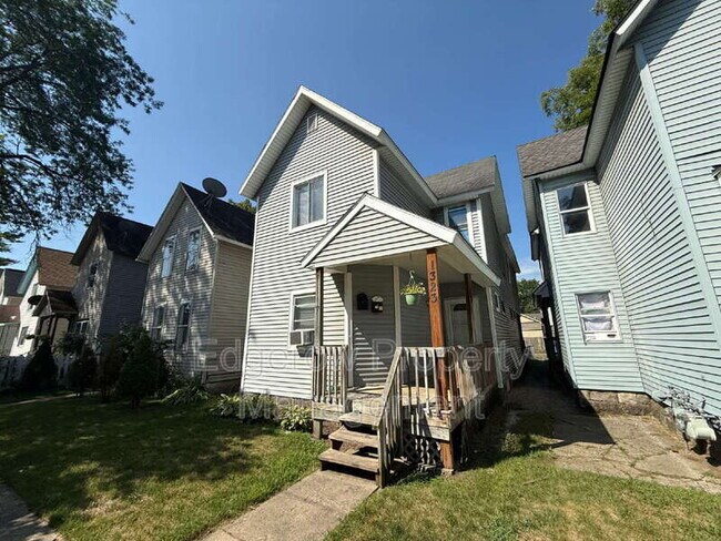 Primary Photo - 1323 Broadway Ave NW