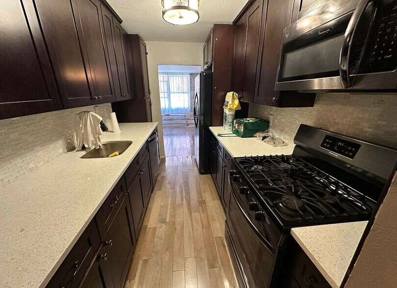 Building Photo - 386B Chauncey St