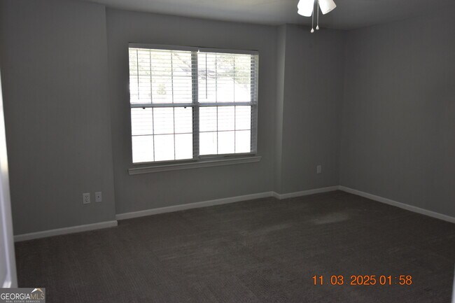 Building Photo - 202 Hallowes Dr S