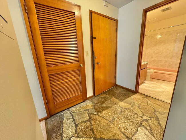 Interior Photo - 117 12th Ave E